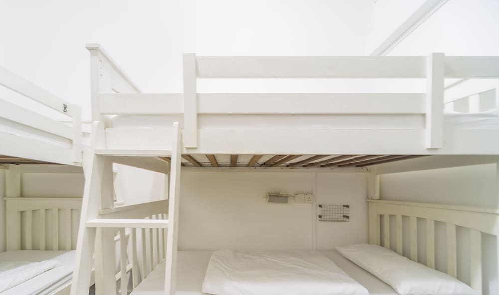 FEMALE DORM, FEMALE ONLY, 6 BEDS