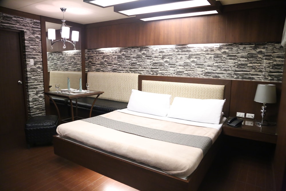 Victoria Court Las Pinas 8/47
