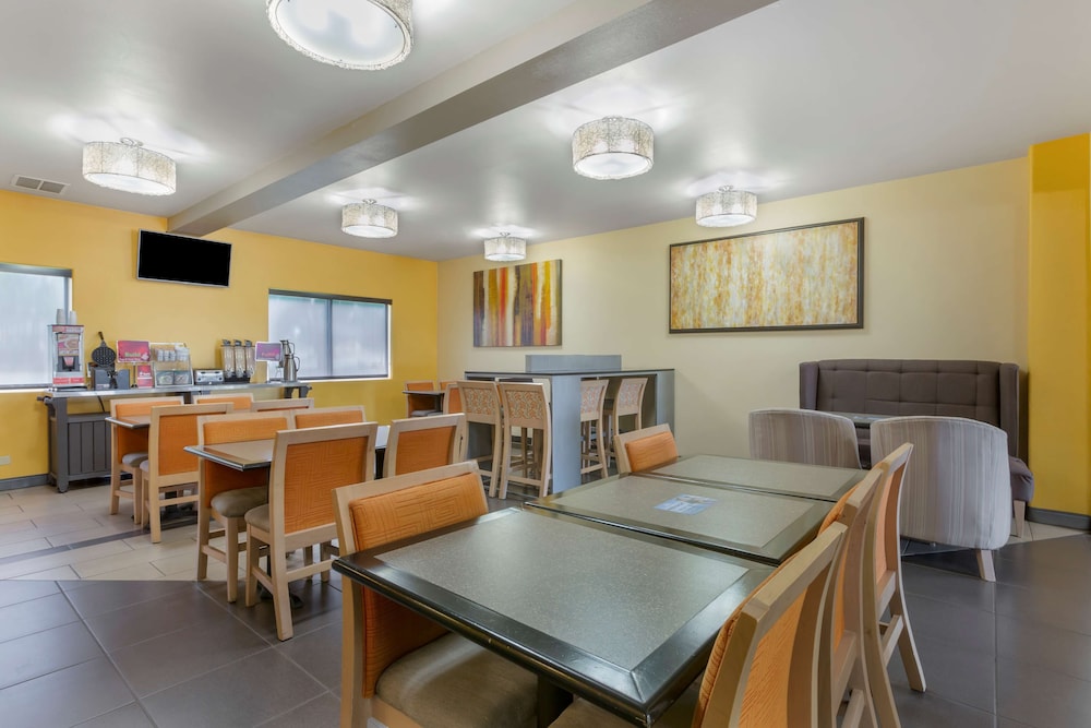 Best Western Plus The Four Corners Inn 53/69