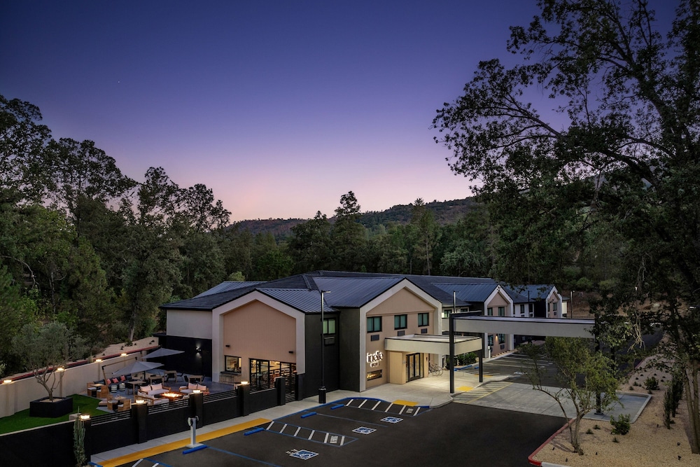 The Inelle, Oakhurst Yosemite, a Tribute Portfolio Hotel 2/46