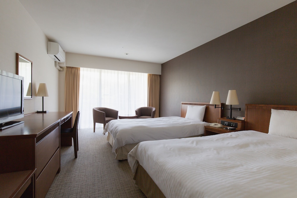 Standard, Twin Beds, City View