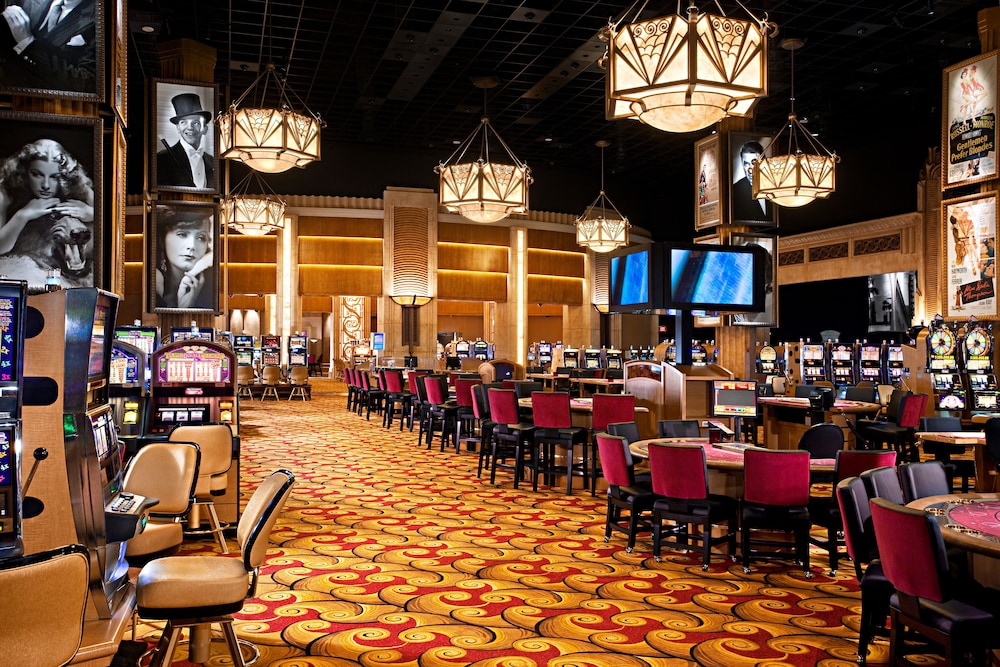 Hollywood Casino Hotel 27/37