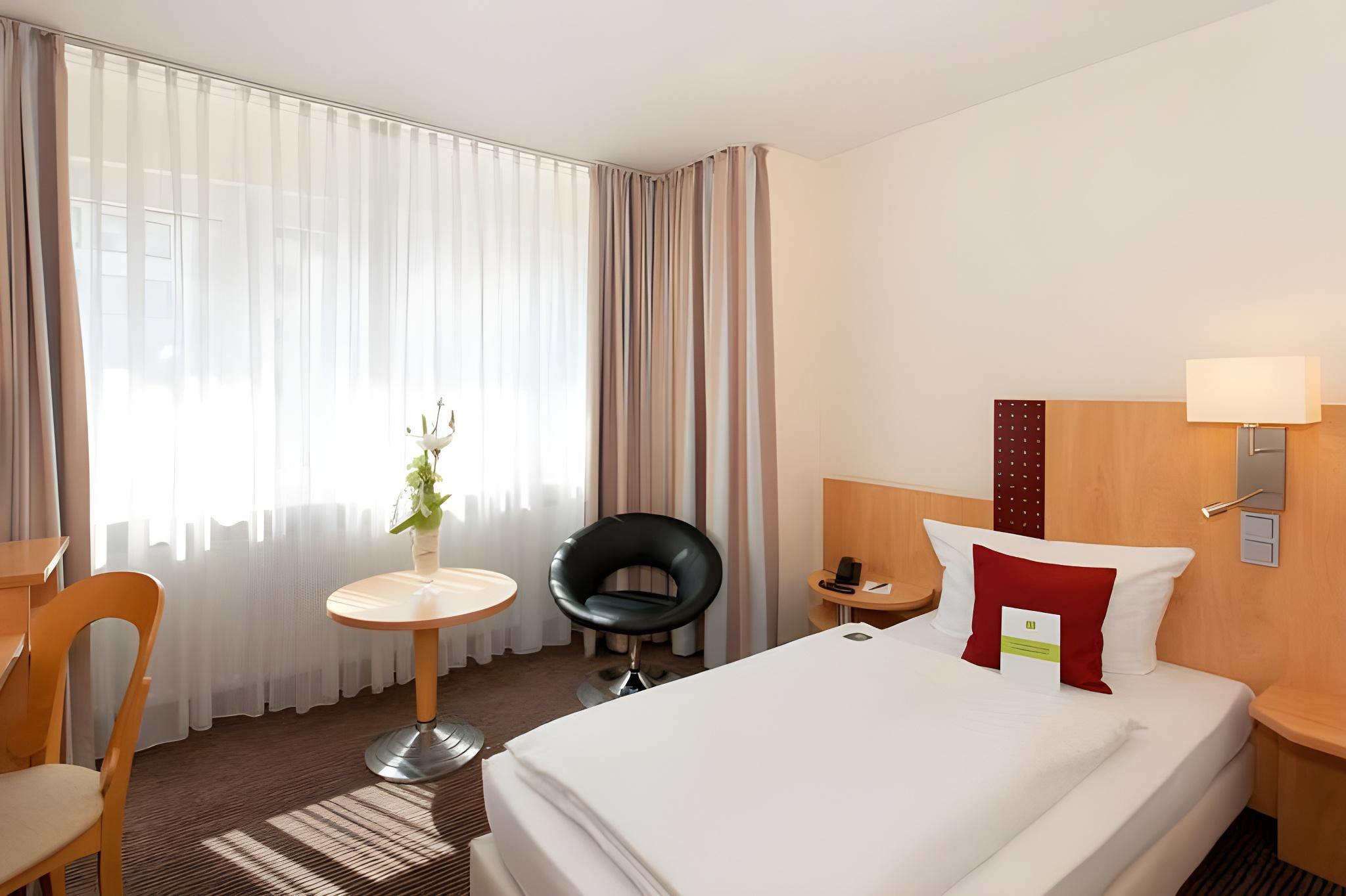 Room, Single