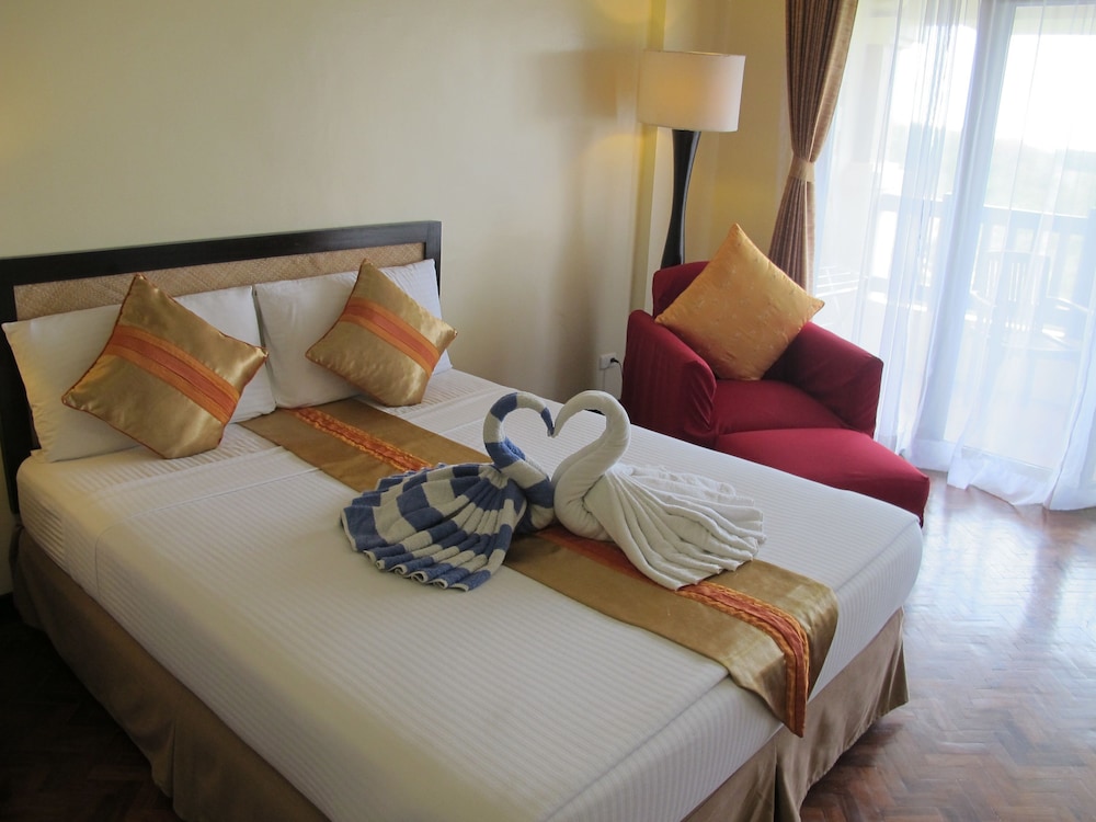 DELUXE, STUDIO, 2 QUEEN BEDS