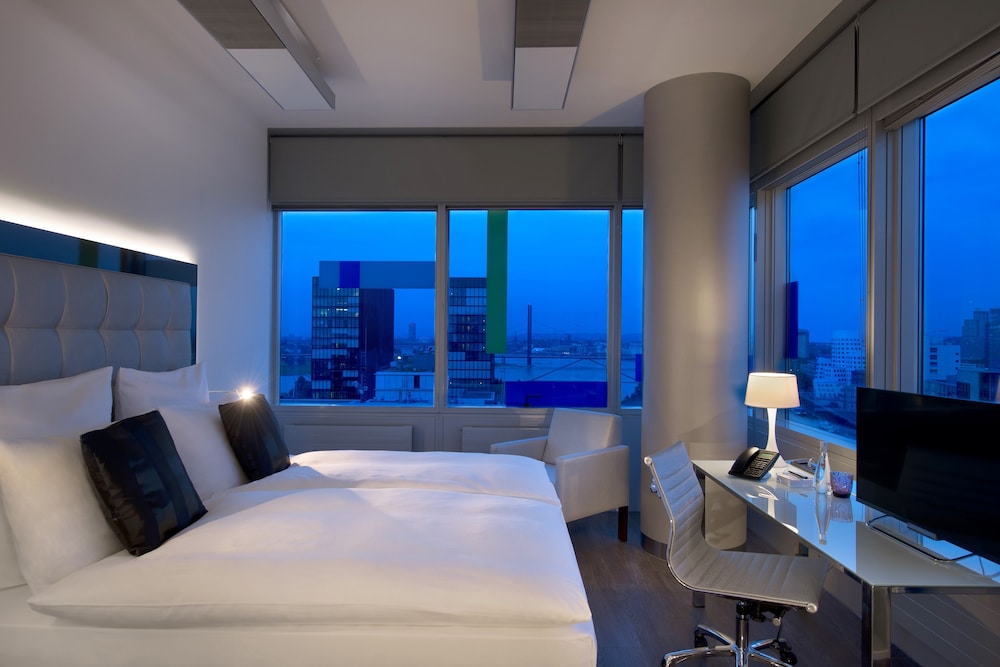 Innside By Melia Dusseldorf Hafen 38/75