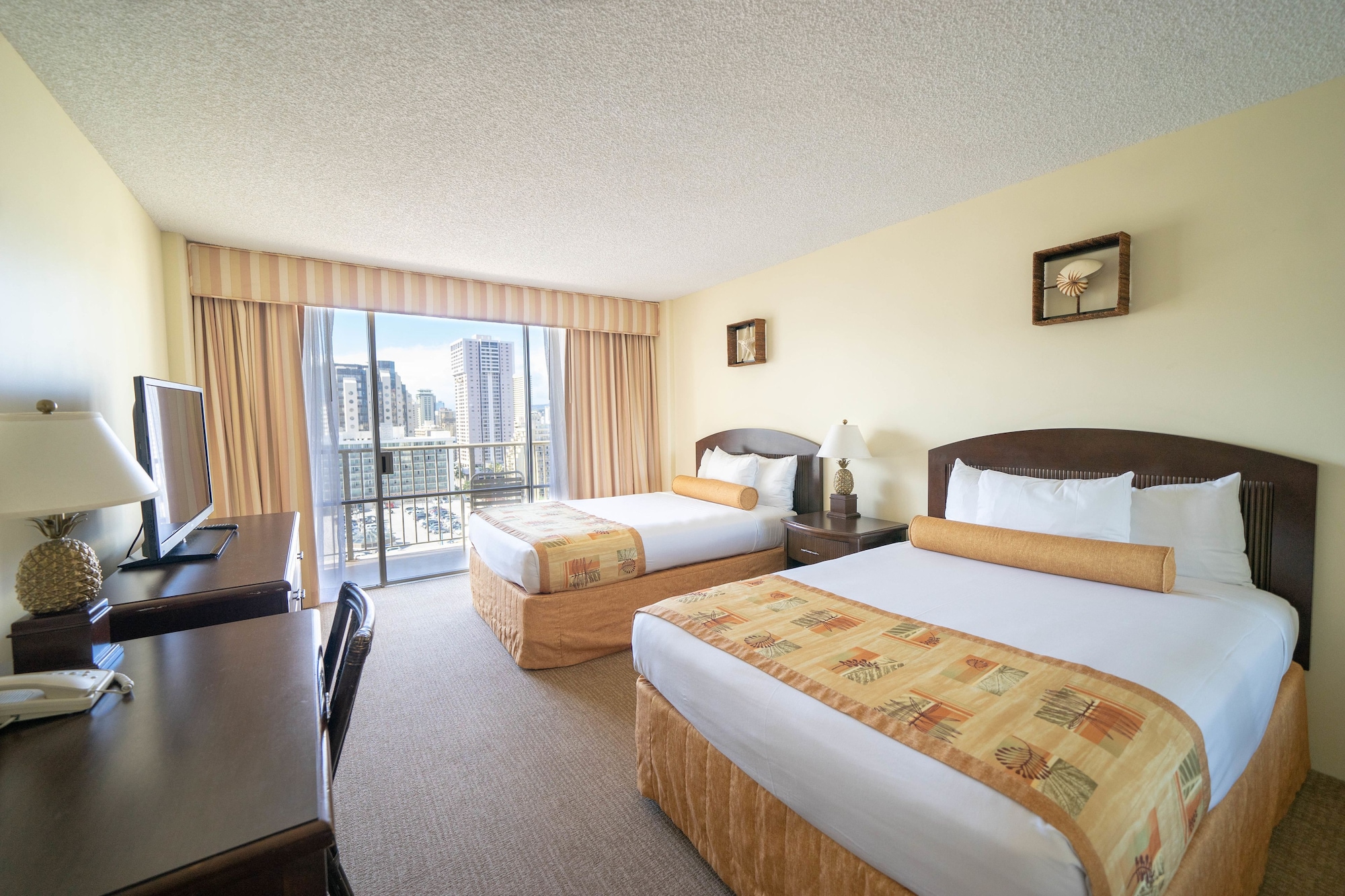 SUITE, MULTIPLE BEDS, PARTIAL OCEAN VIEW