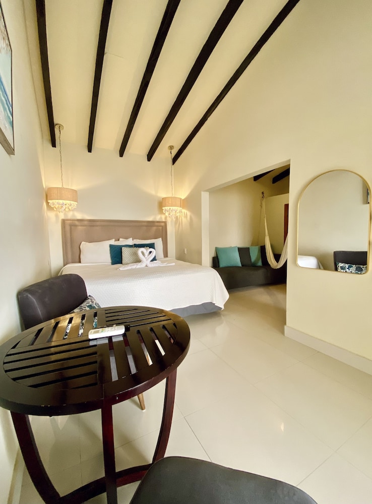 Vista Las Olas Surf Resort 11/30