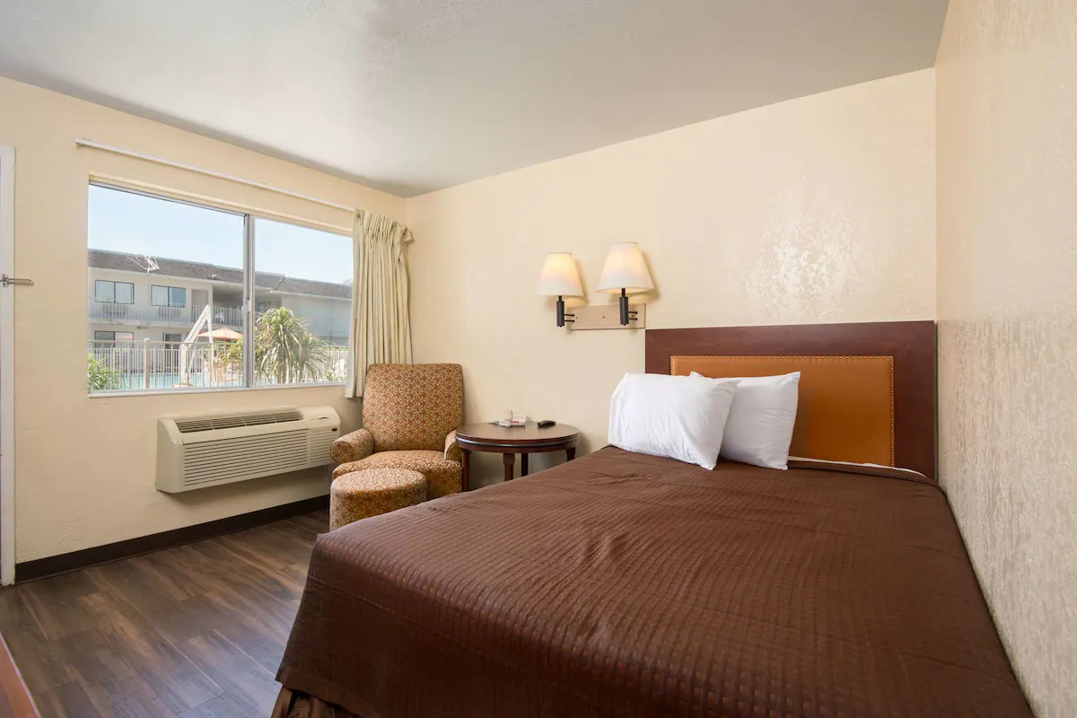 UPGRADE, EFFICIENCY, KING BED