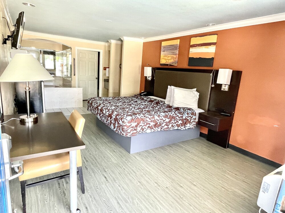 Luxury Inn & Suites Liberty 29/65