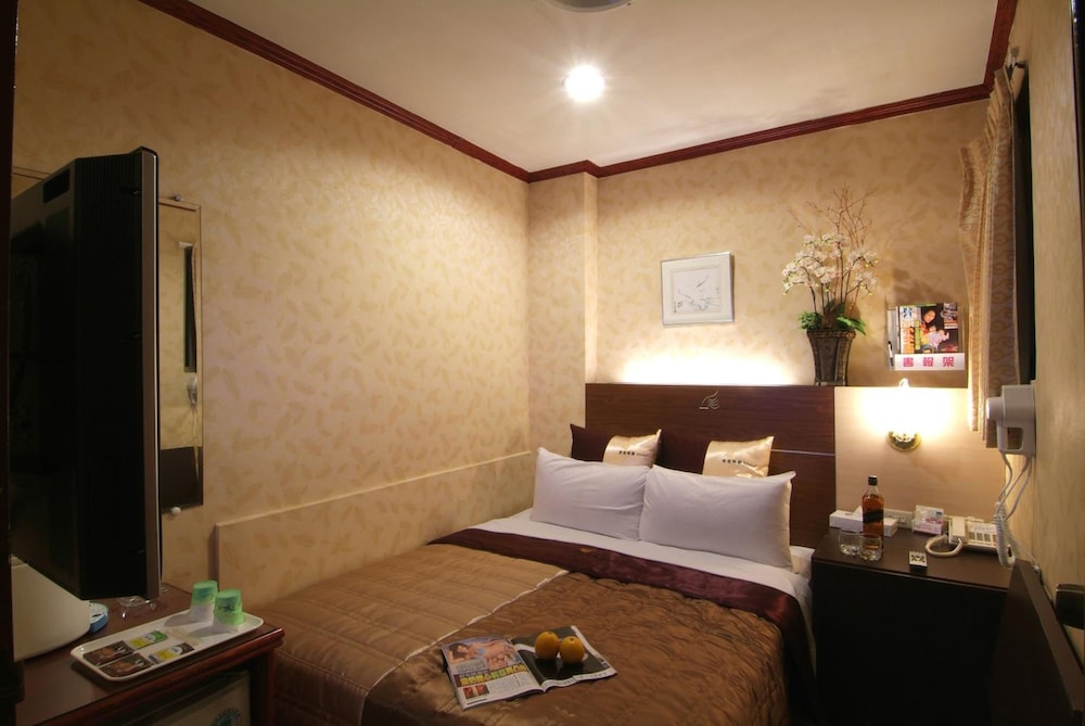 Golden Swallow Hotel 18/25