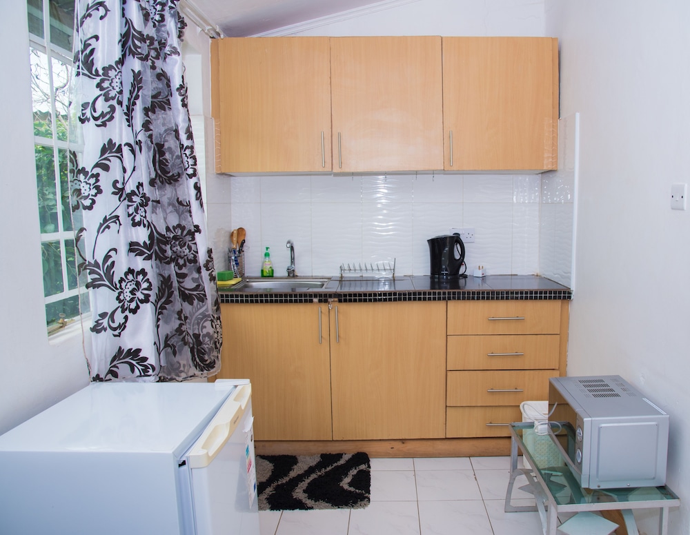Spendwise Lodge And Apartments 4/50