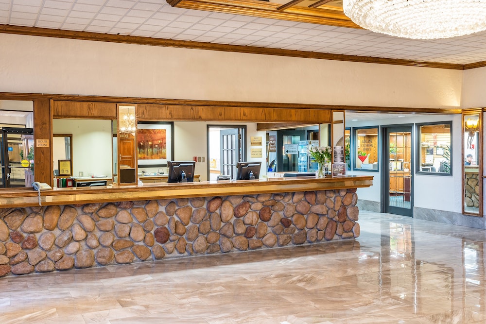 Ramada by Wyndham Thunder Bay Airlane Hotel 3/50