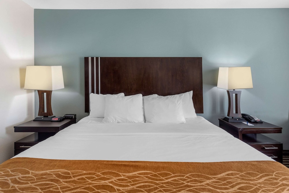 Comfort Inn and Suites Perry I-35 11/36