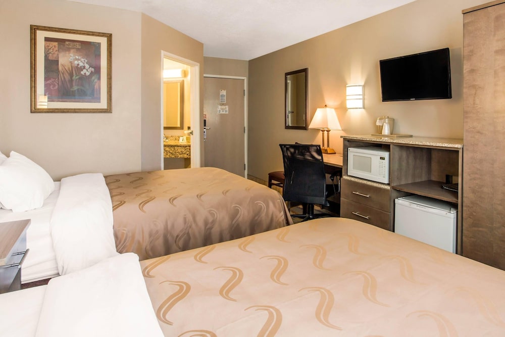 غرفة قياسية بسريرين مزدوجين، Quality Inn Moriarty, NM 8/10