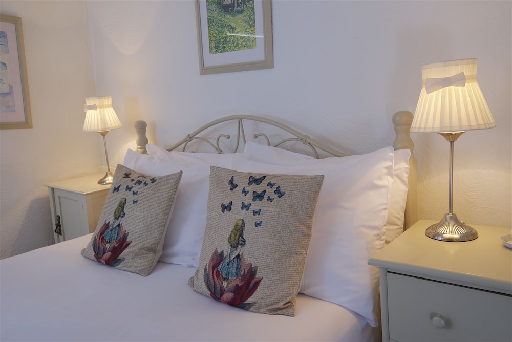 Cottage Lodge Hotel 17/50