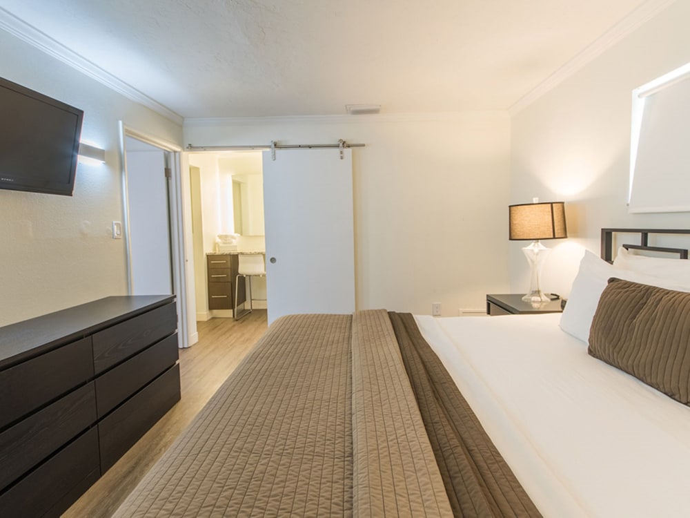 Hibiscus Suites - Gateway to Siesta Key 14/44