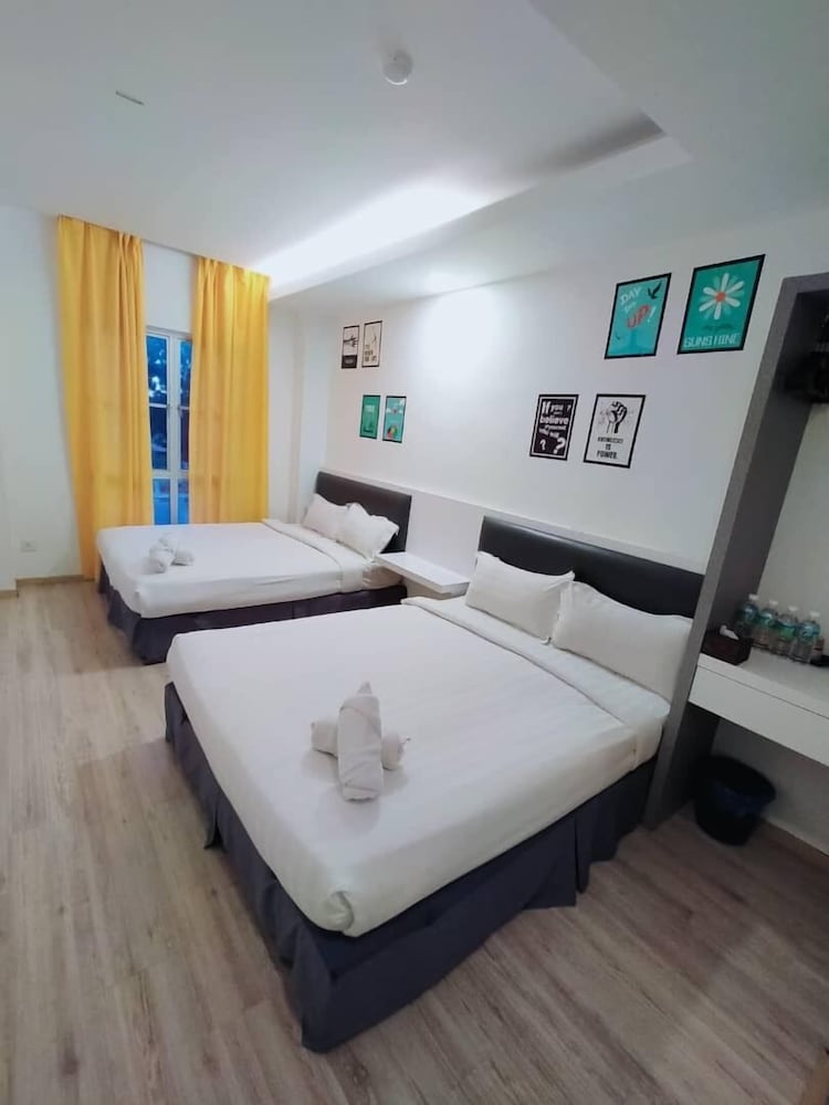Hotel Zamburger Plaza Mahkota 49/67