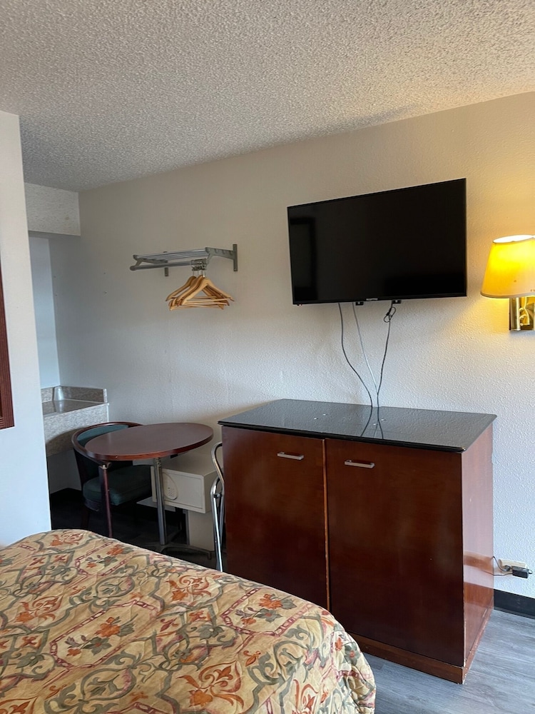 Days Inn by Wyndham Farmington NM 49/59