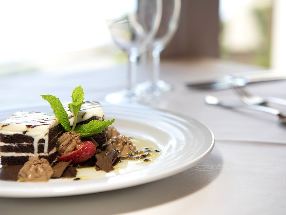 Baia Madeira Hotel - Ocean Beachfront 24/54