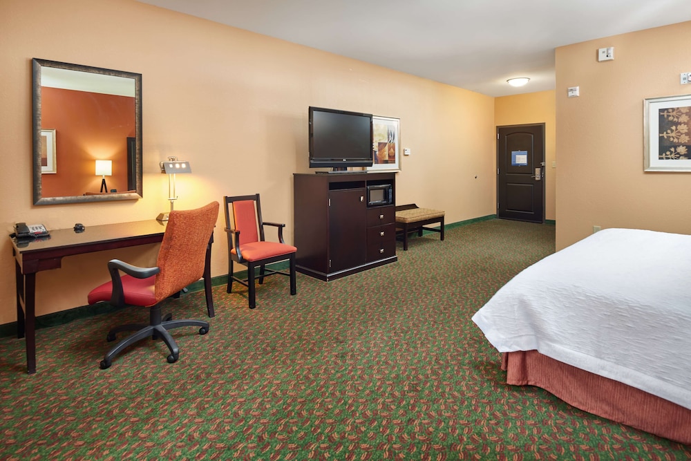 Hampton Inn Suites Waco South 18/39
