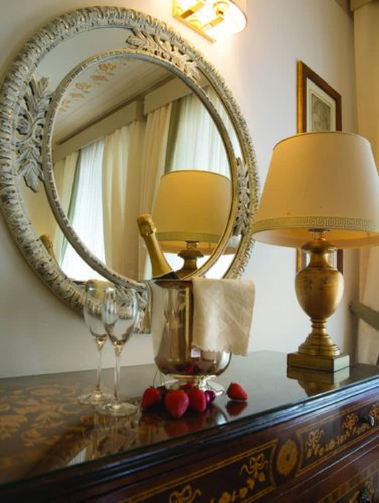 Hotel Jolanda 17/50
