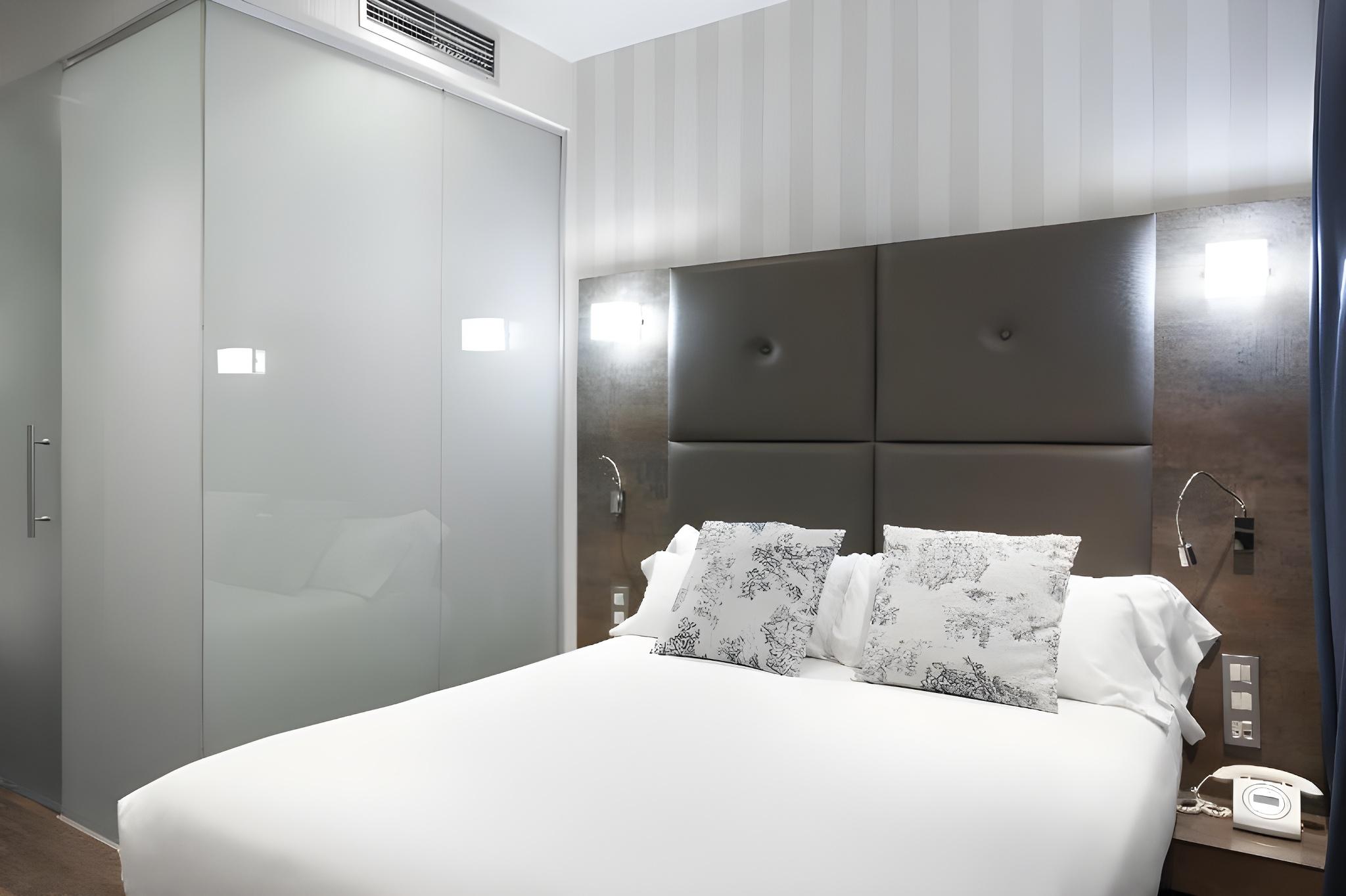 Petite, Double Bed