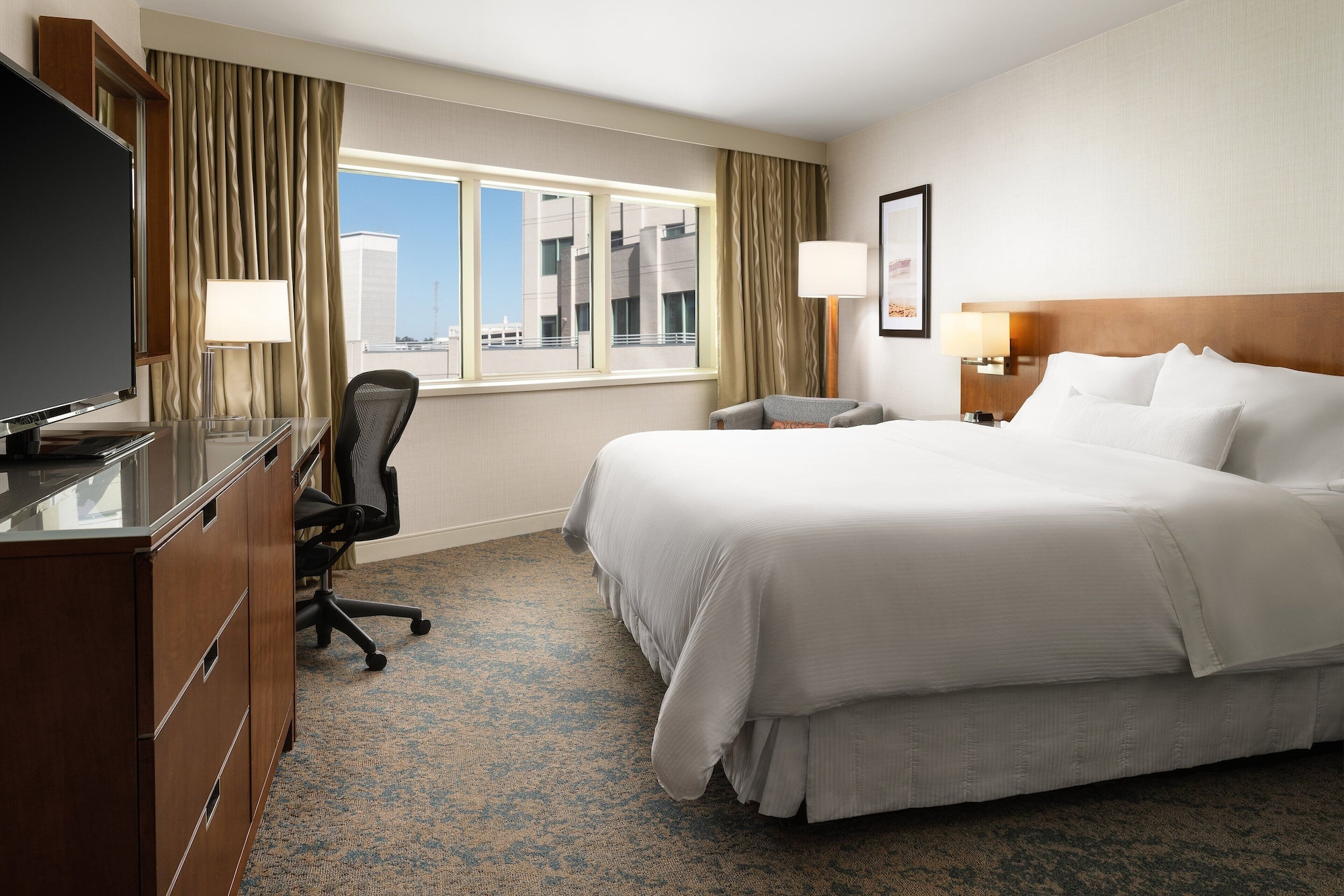 Hospitality, Suite, King Bed, Bay View