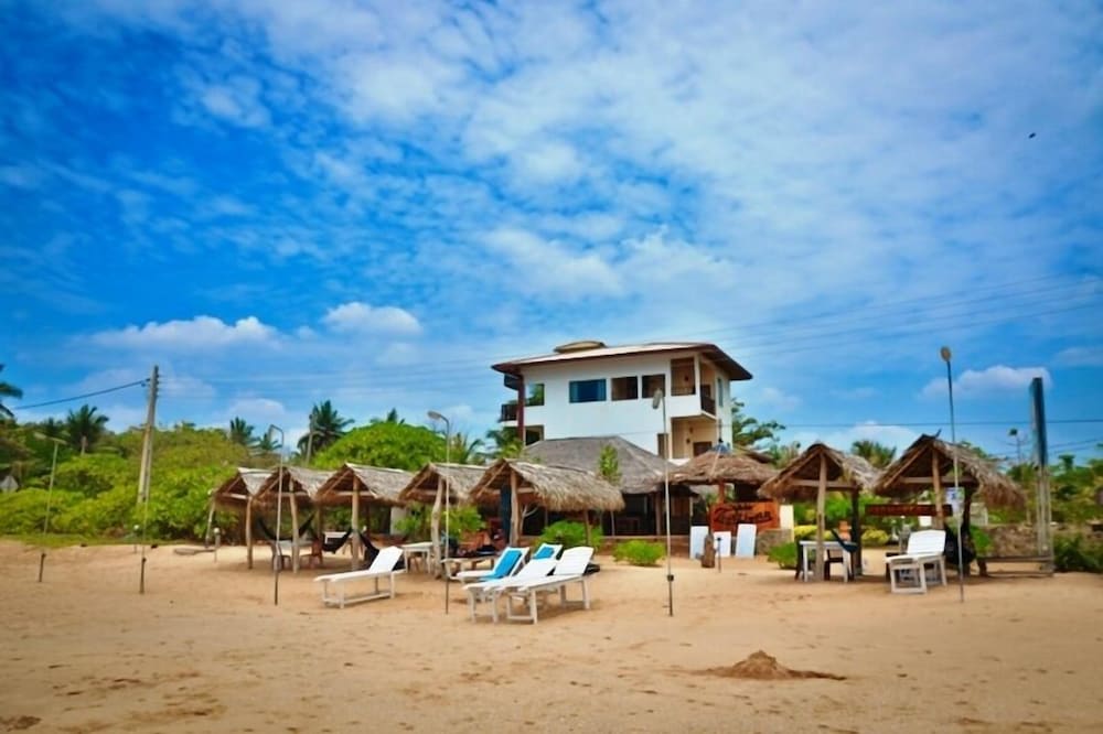 Harmony Beach Bungalows 14/24