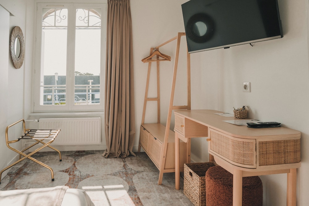 Armoric Hotel 10/57