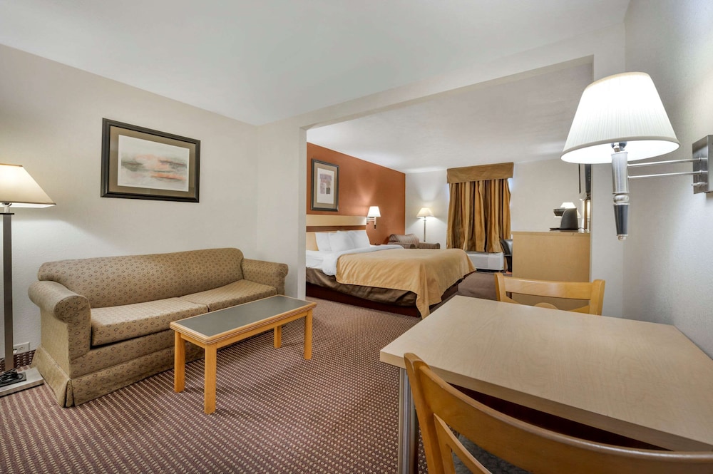 SureStay by Best Western Obetz Rickenbacker Airport 26/45