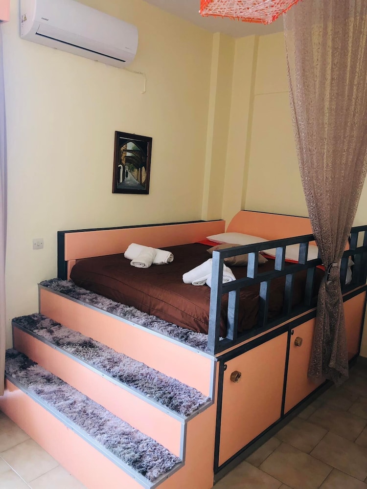 ROOM, TRIPLE