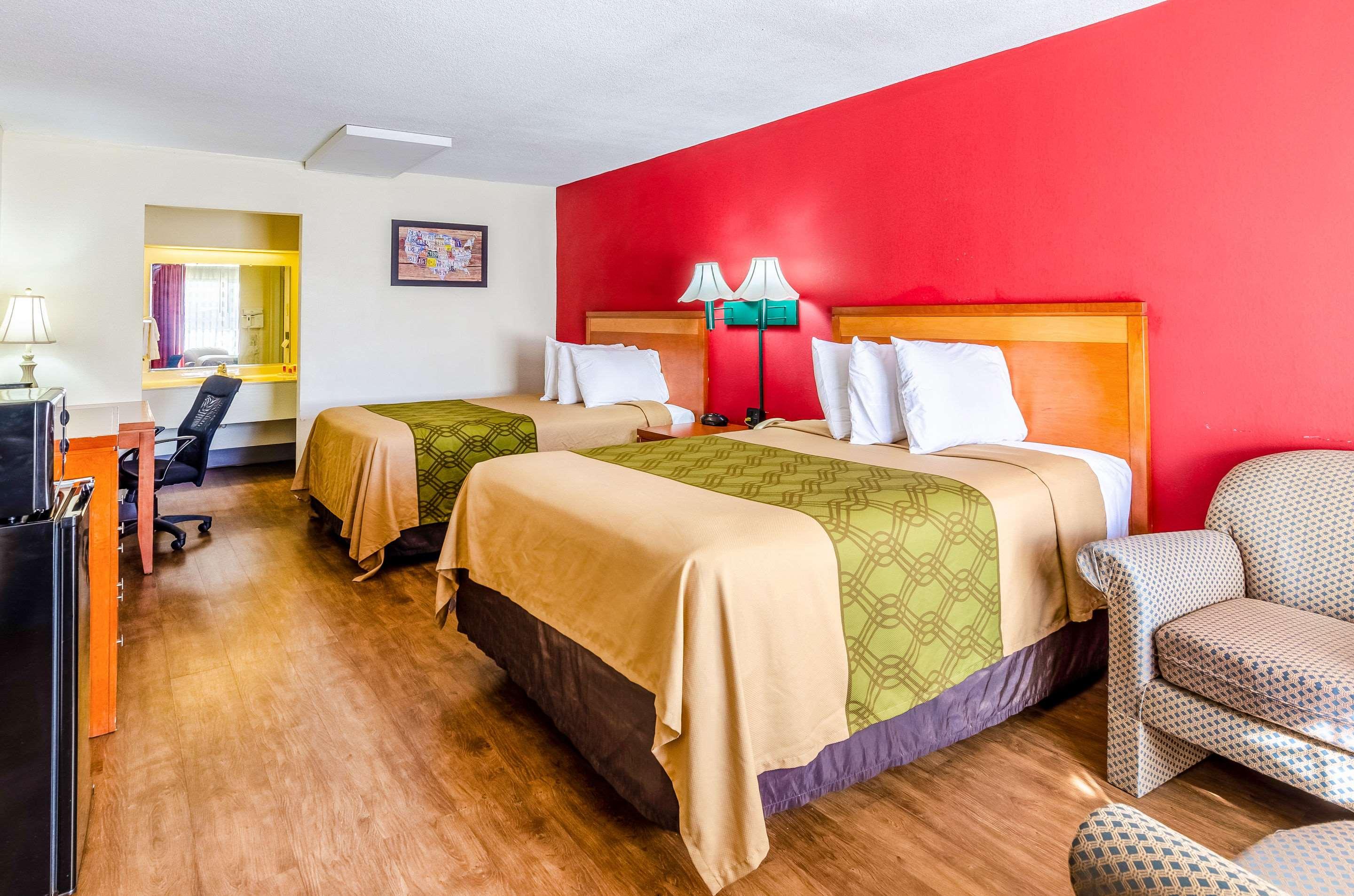 Room, 2 Queen Beds, Smoking