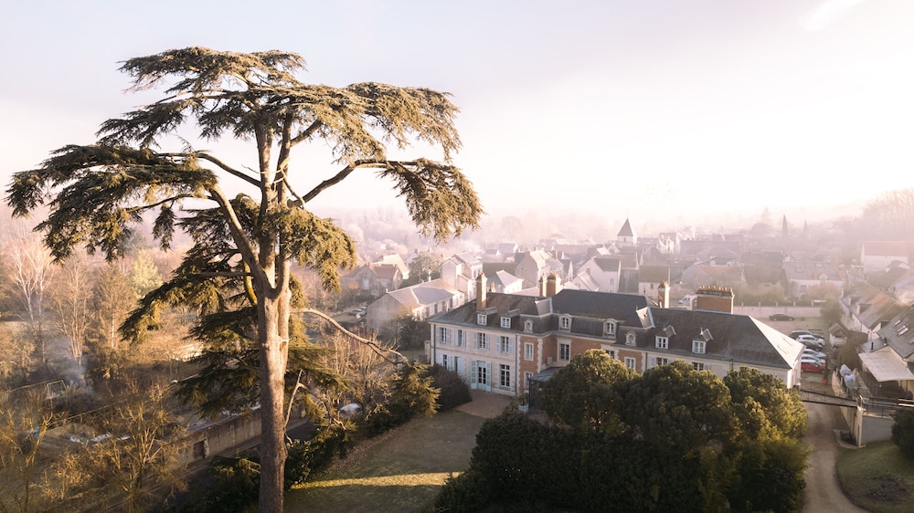 Hotel the Originals Domaine Des Thomeaux 48/50