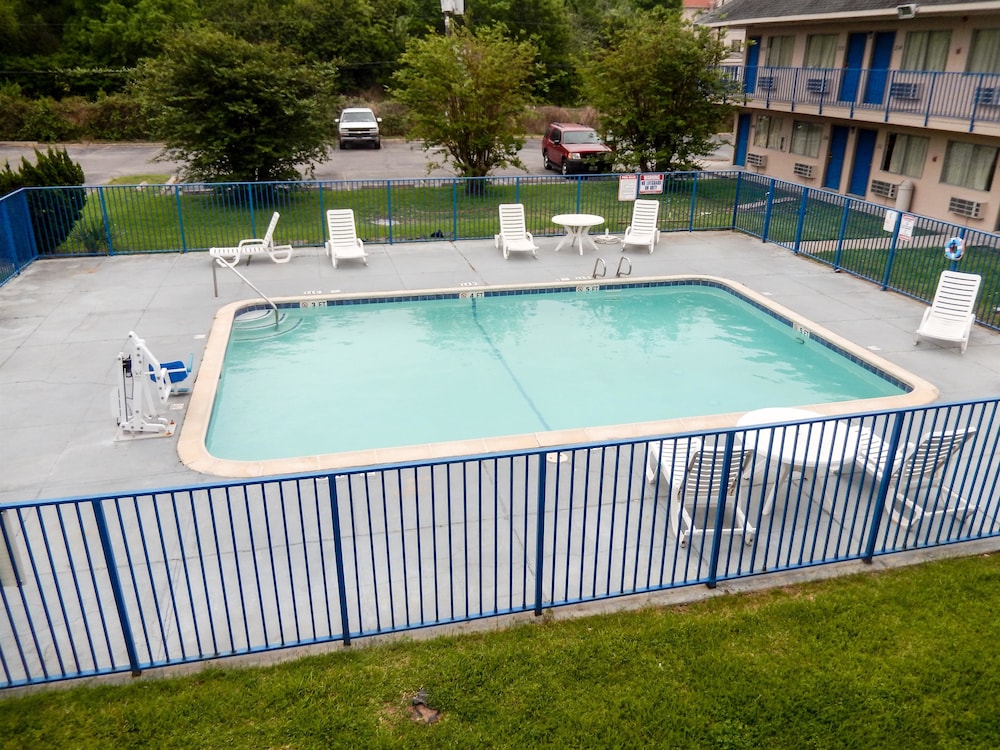 Motel6 Clute, TX 6/38