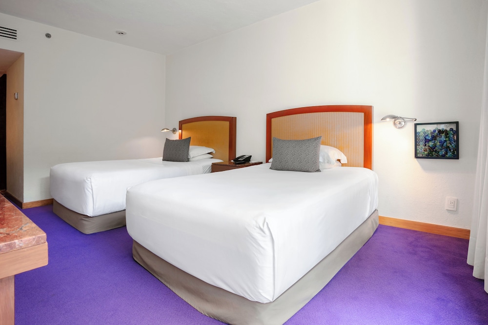 DELUXE, 2 BEDS