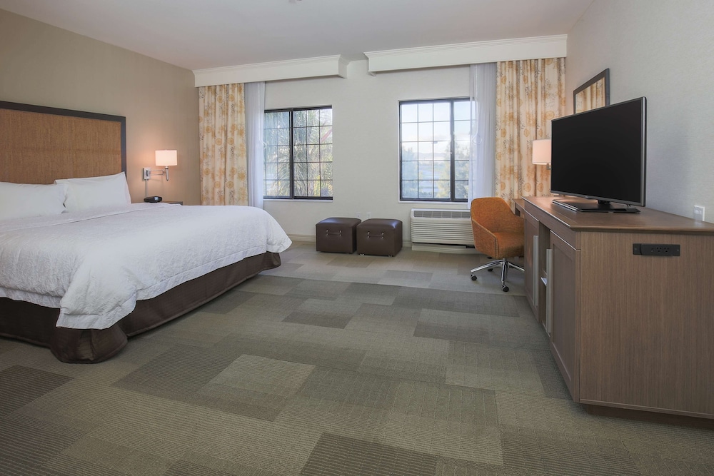 Hampton Inn & Suites Camarillo 16/39