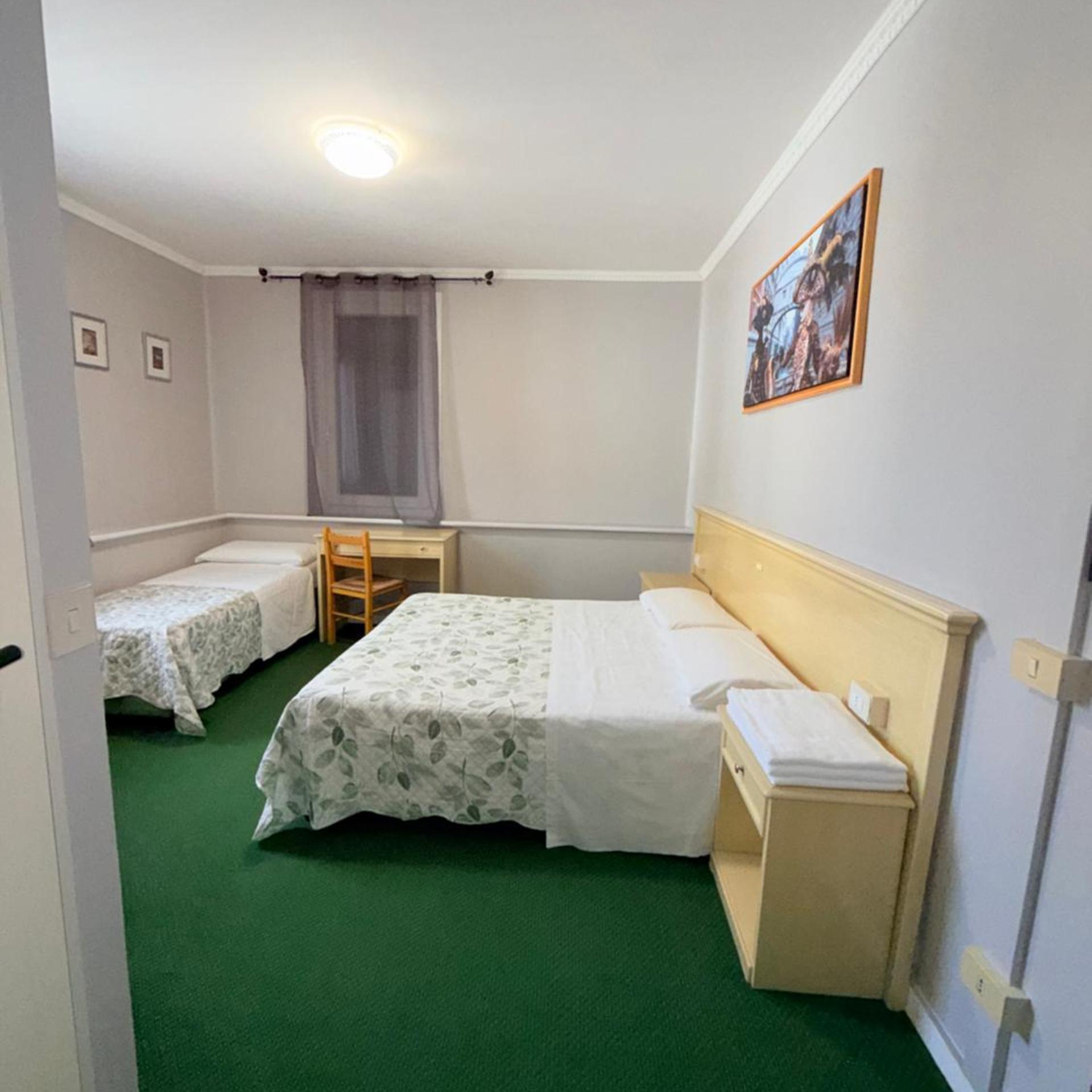 Room, Triple
