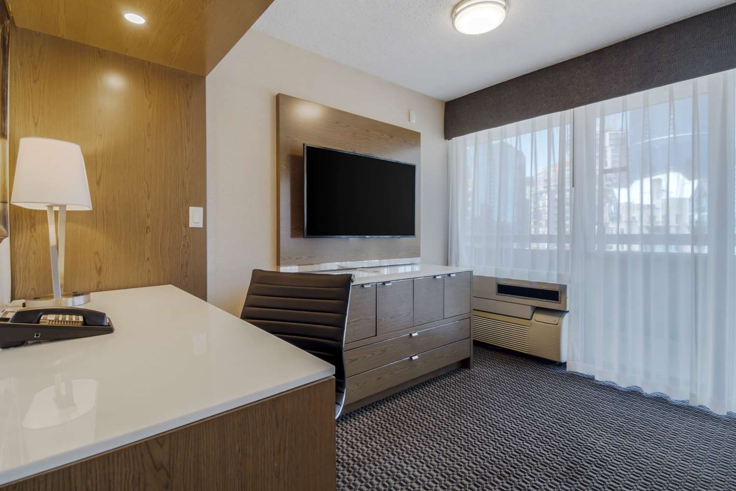 Best Western Premier Chateau Granville Hotel and Suites and Conf. Centre 54/61
