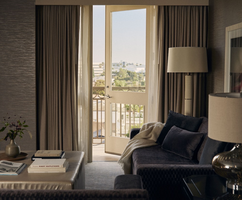 L Ermitage Beverly Hills 32/67