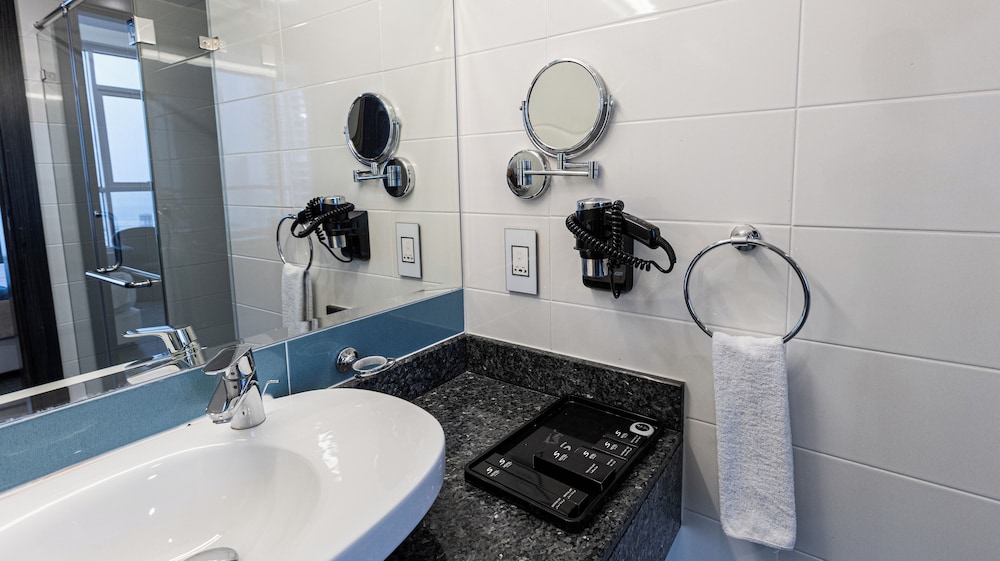 S Hotel Bahrain 46/50