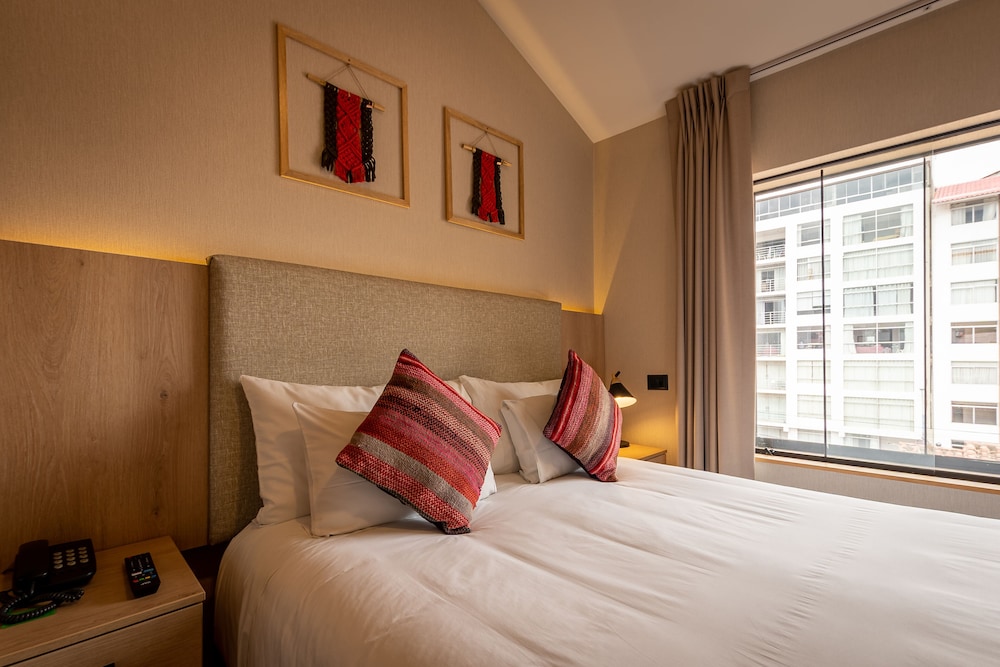 ROOM, DOUBLE BED