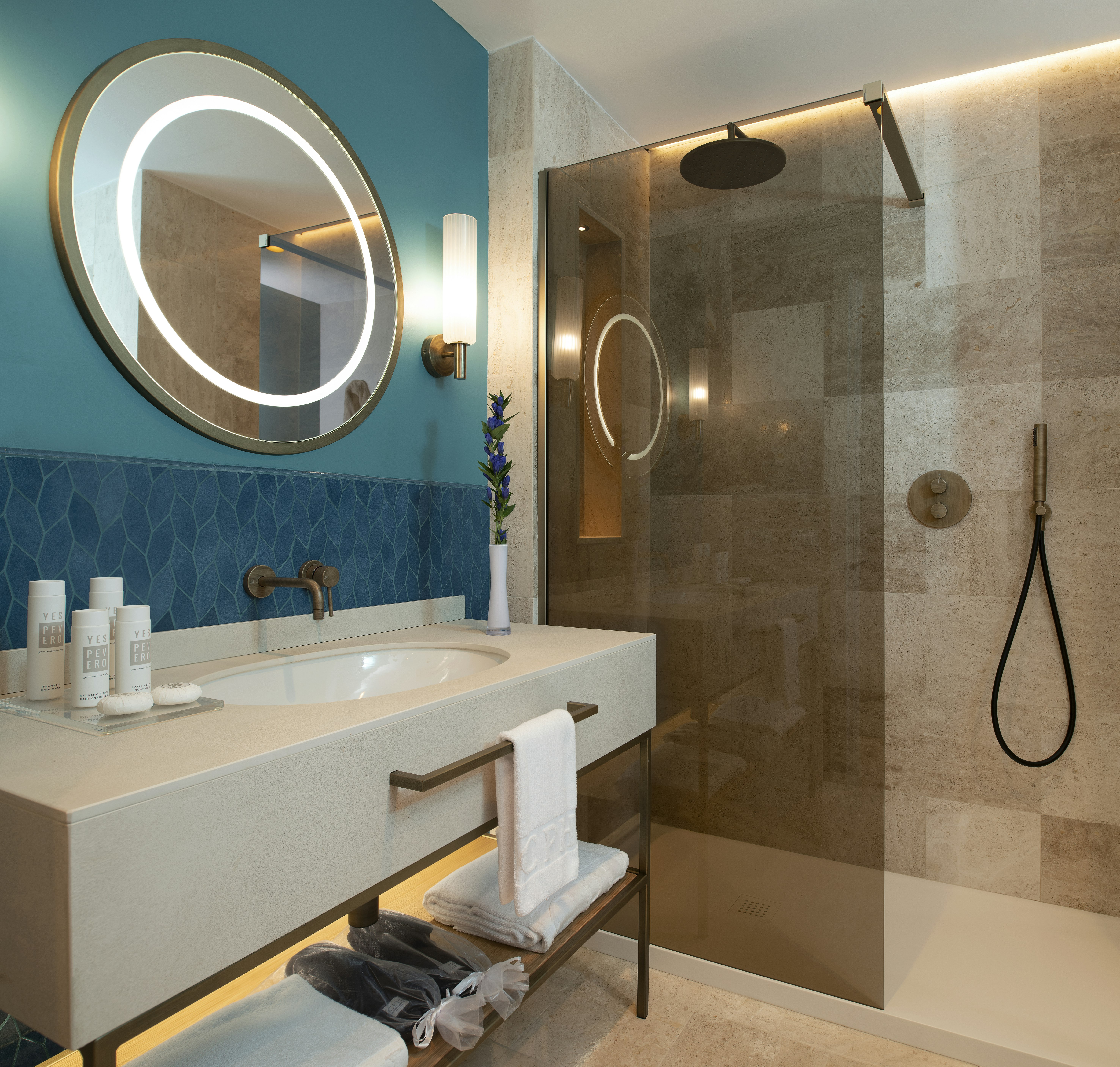 جناح جونيور، CPH Pevero Hotel 2/4