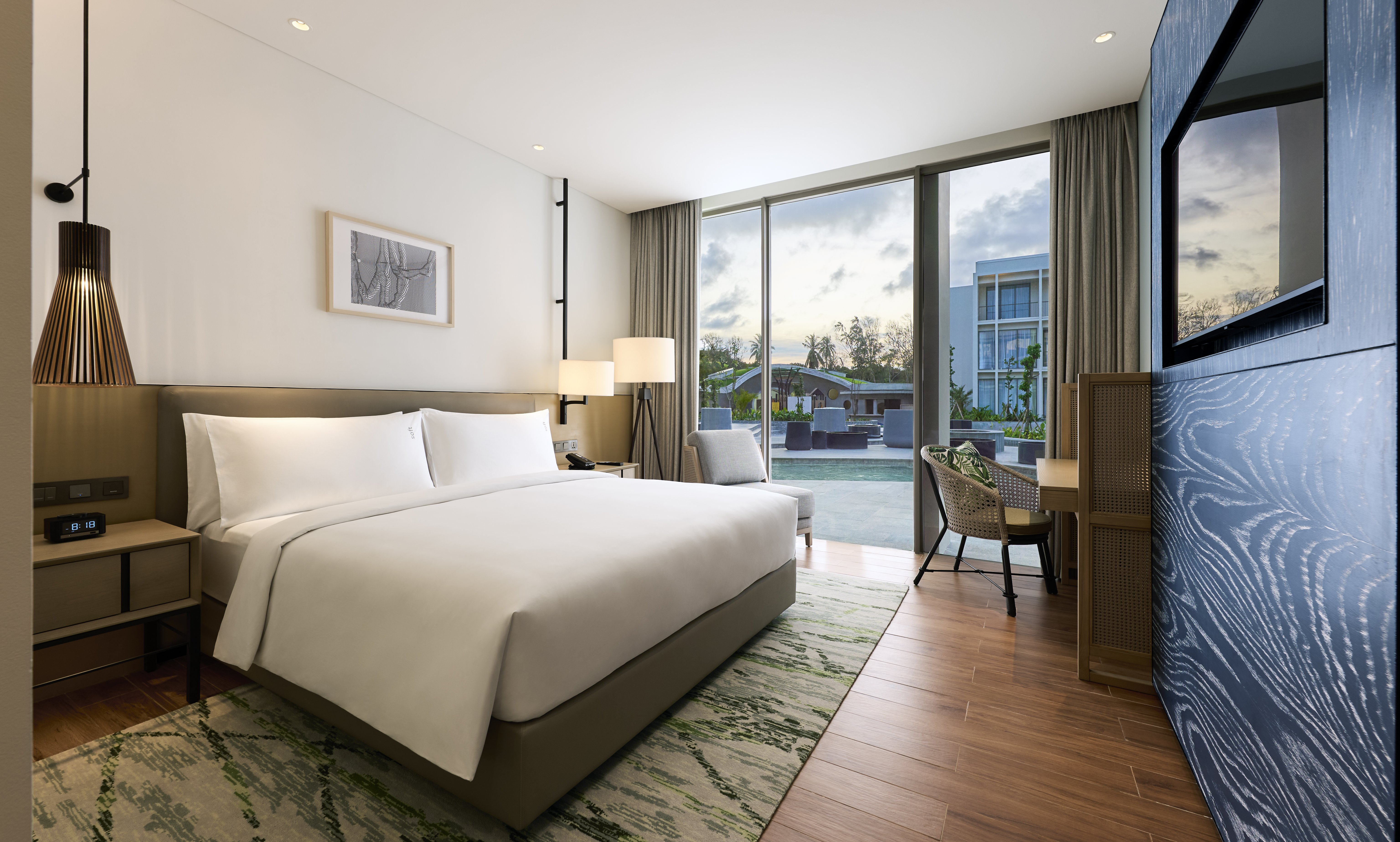 2 Bedrooms, Family Suite, Pool Access