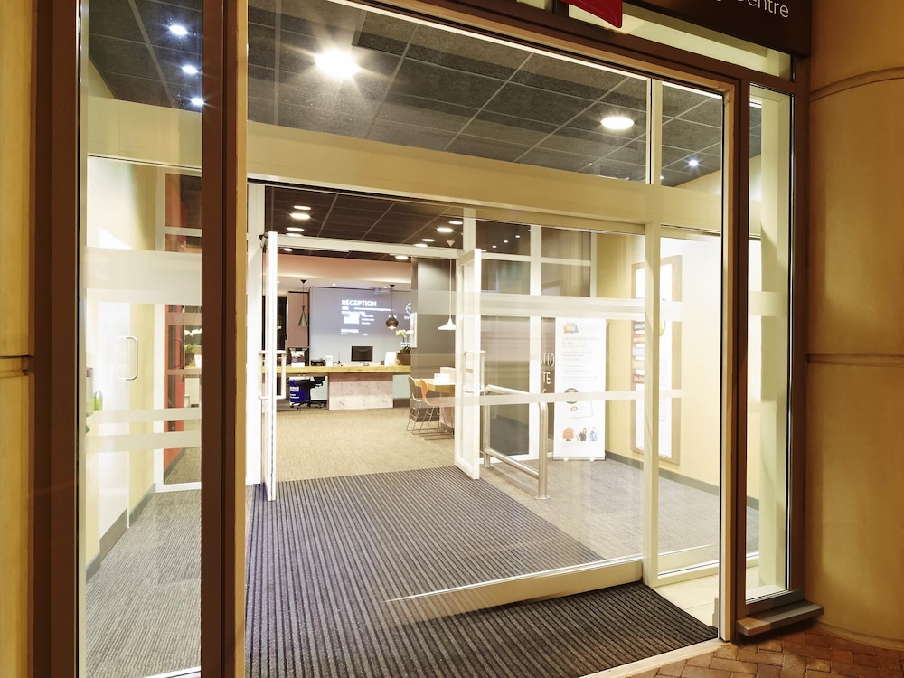 ibis Reading Centre 47/59