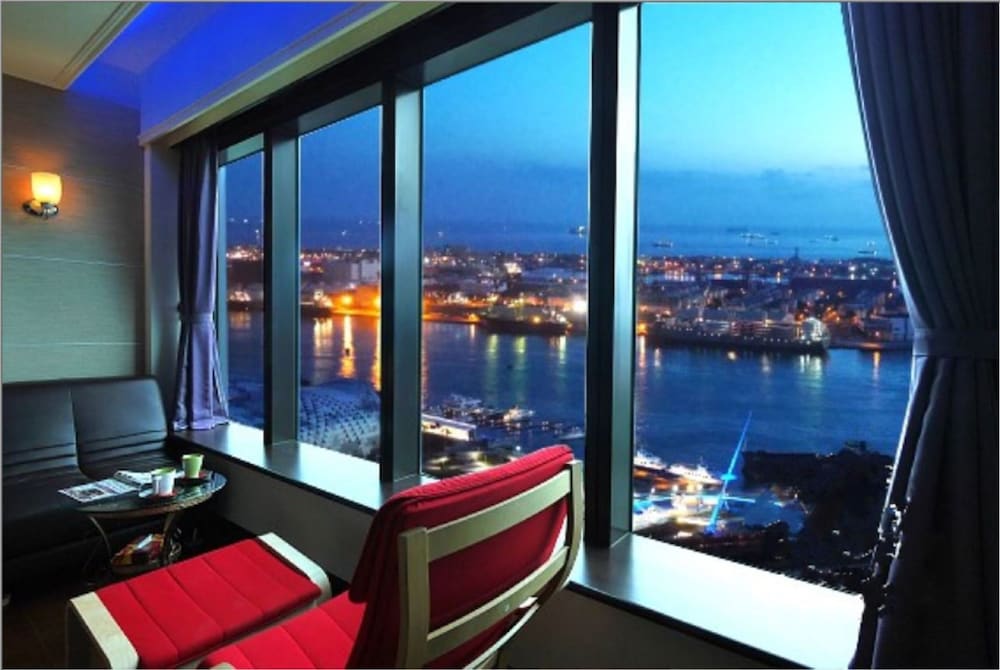 85 Cape Suites 44/74