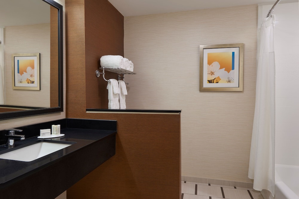 Fairfield Inn and Suites Barrie 26/28