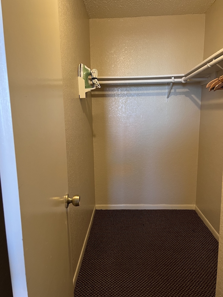 Hallmark Inn and Suites 14/22