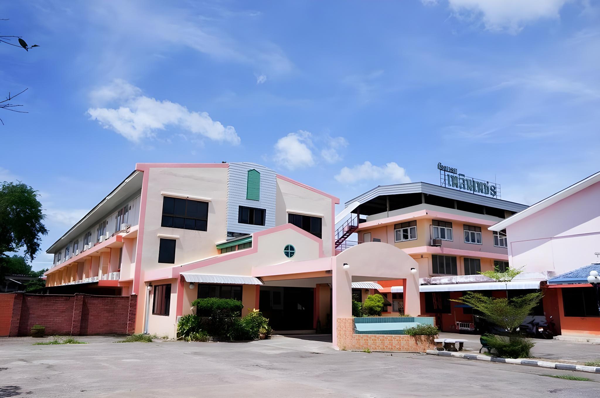 Plernpetch Hotel 写真1