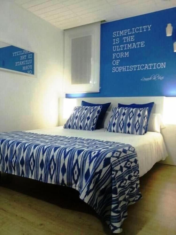 Petit Hotel 9/48
