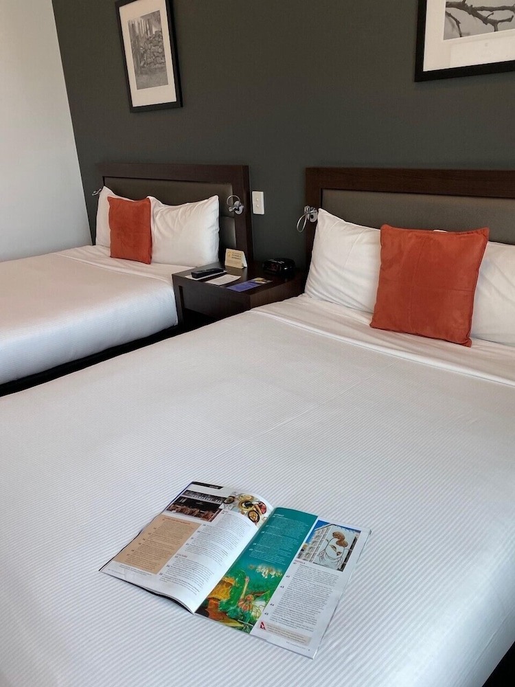 NOVOTEL BRISBANE AIRPORT 16/50
